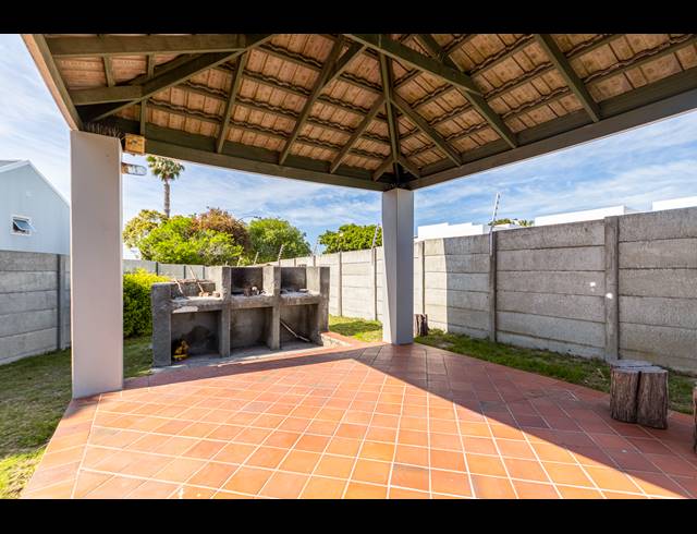 2 BEDROOM APARTMENT FOR SALE IN WEST BEACH